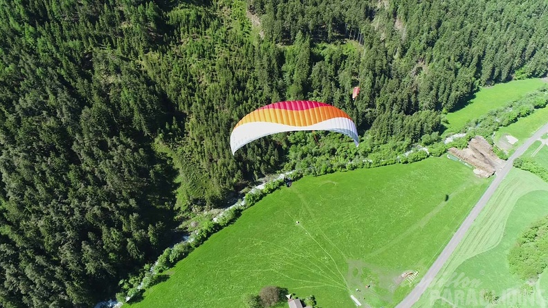 DH21.21-Luesen-Paragliding-574