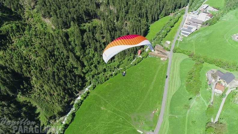 DH21.21-Luesen-Paragliding-575.jpg