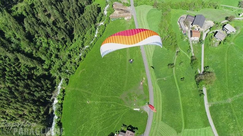 DH21.21-Luesen-Paragliding-577