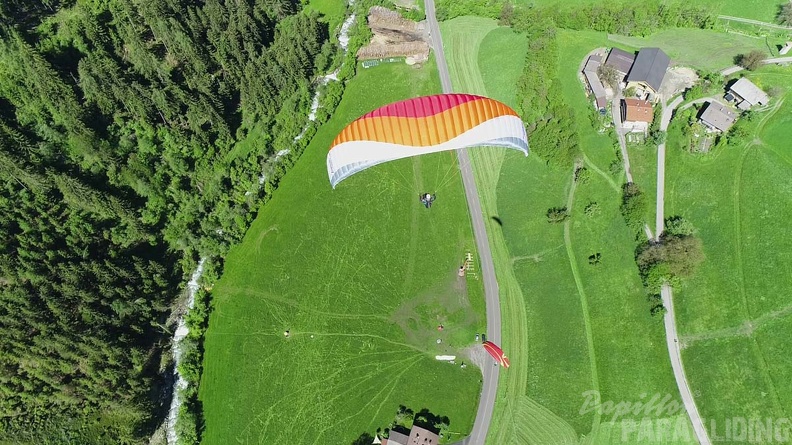 DH21.21-Luesen-Paragliding-577