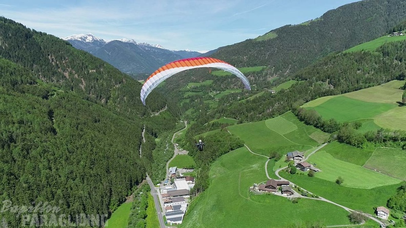 DH21.21-Luesen-Paragliding-580