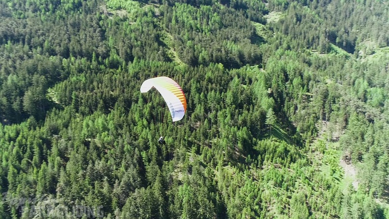 DH21.21-Luesen-Paragliding-581.jpg
