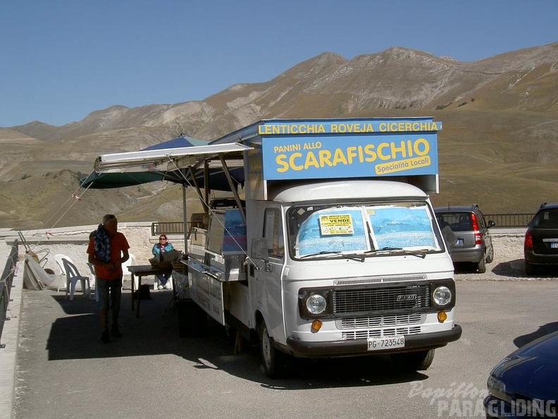 2011_Castelluccio_Gleitschirm_102.jpg