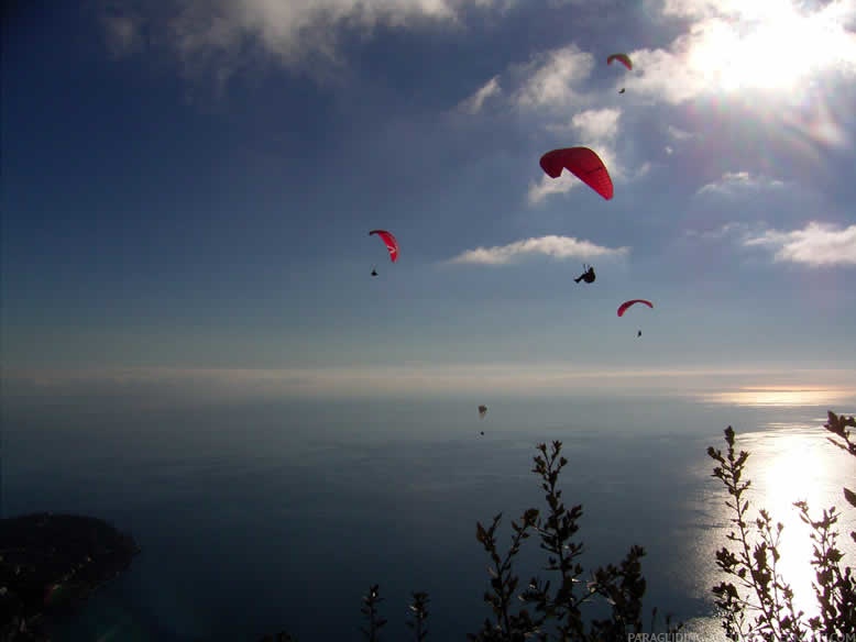 2005 Monaco 04-05 Paragliding 055