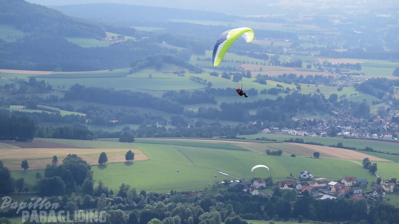 FG30.15_Paragliding-Rhoen-1060.jpg