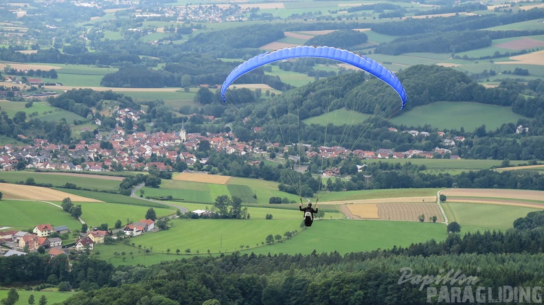 FG30.15_Paragliding-Rhoen-1819.jpg