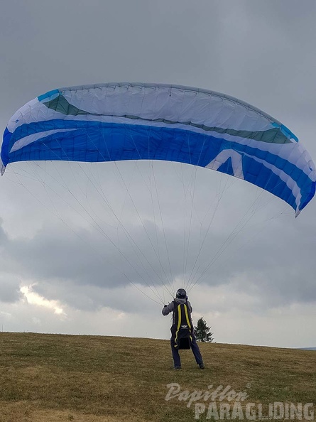 FG33.18 Paragliding-135