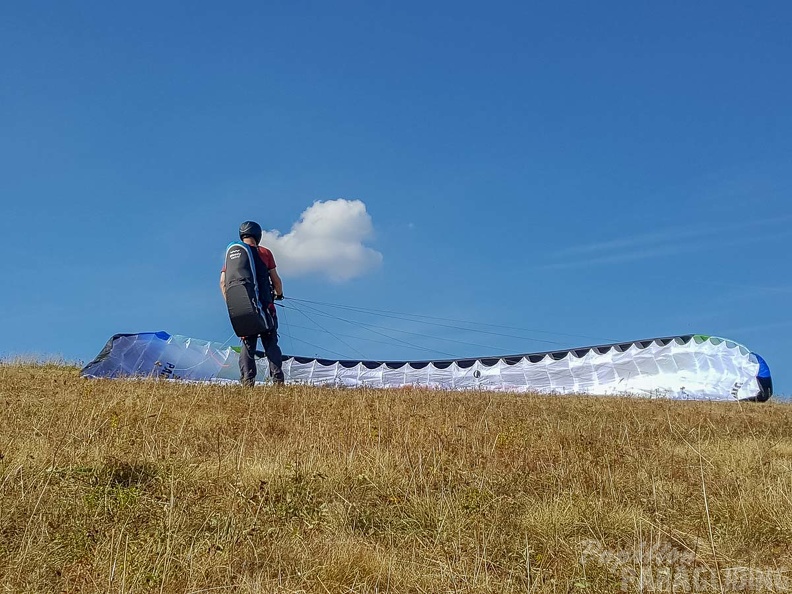 FG33.18 Paragliding-145