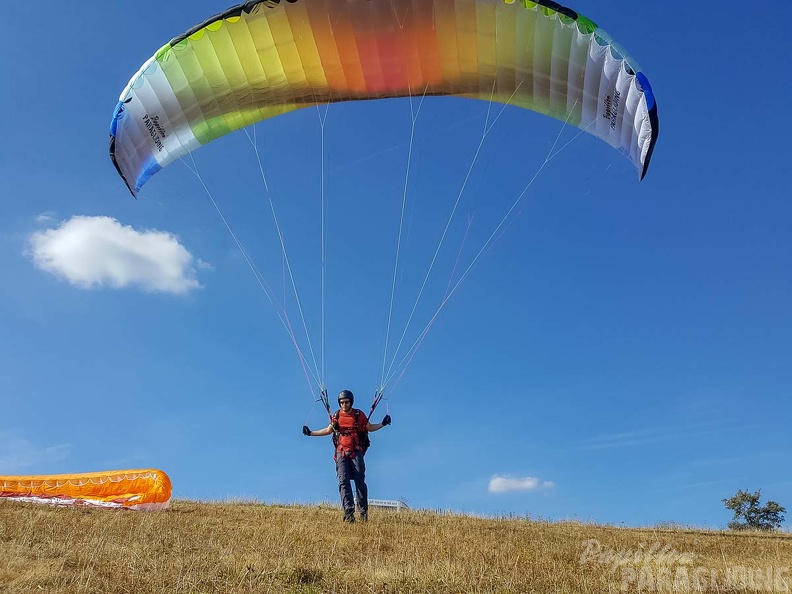 FG33.18 Paragliding-153