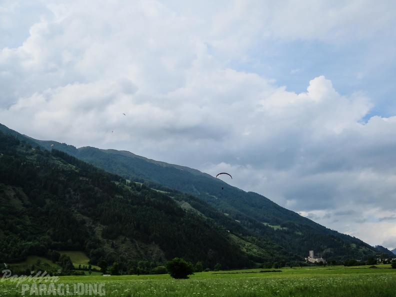 FWA26.16-Watles-Paragliding-1250.jpg