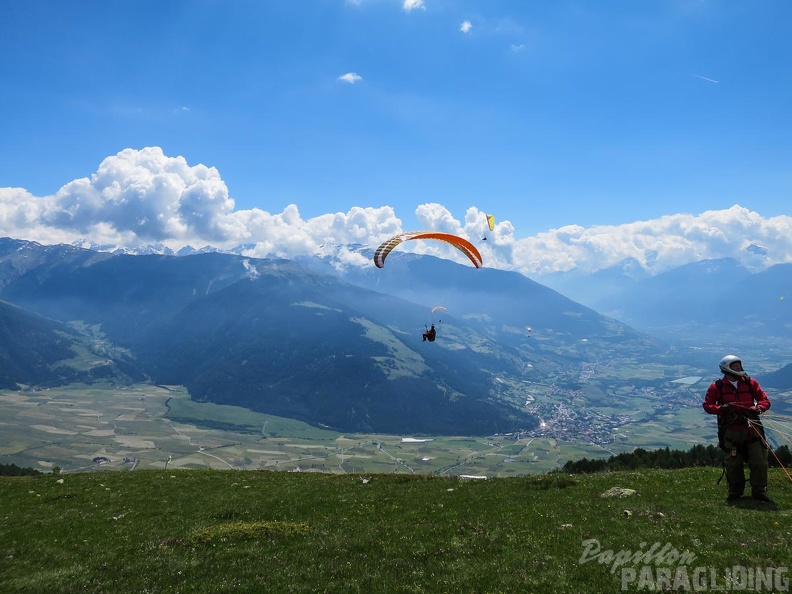 FWA26.16-Watles-Paragliding-1350.jpg