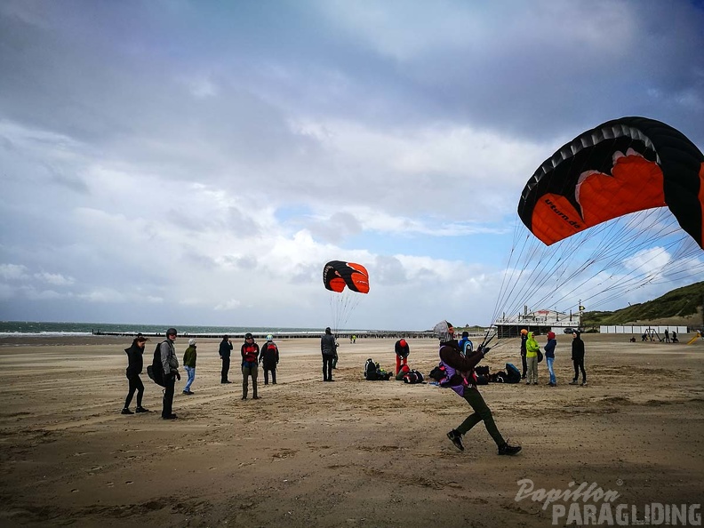 FZ37.17 Zoutelande-Paragliding-121