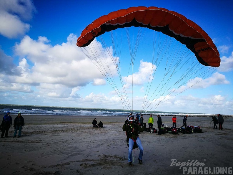 FZ37.17 Zoutelande-Paragliding-124