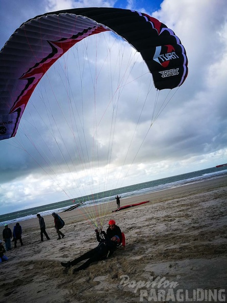 FZ37.17 Zoutelande-Paragliding-142