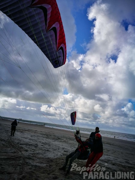 FZ37.17 Zoutelande-Paragliding-163