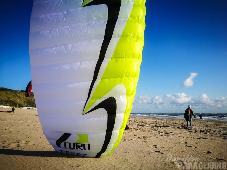 FZ37.17 Zoutelande-Paragliding-192