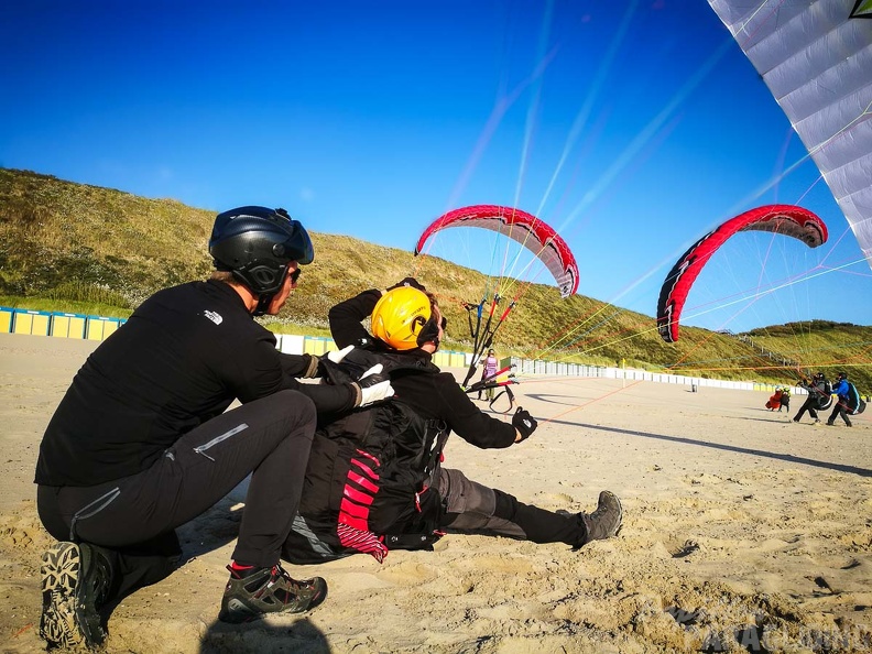 FZ37.17 Zoutelande-Paragliding-195