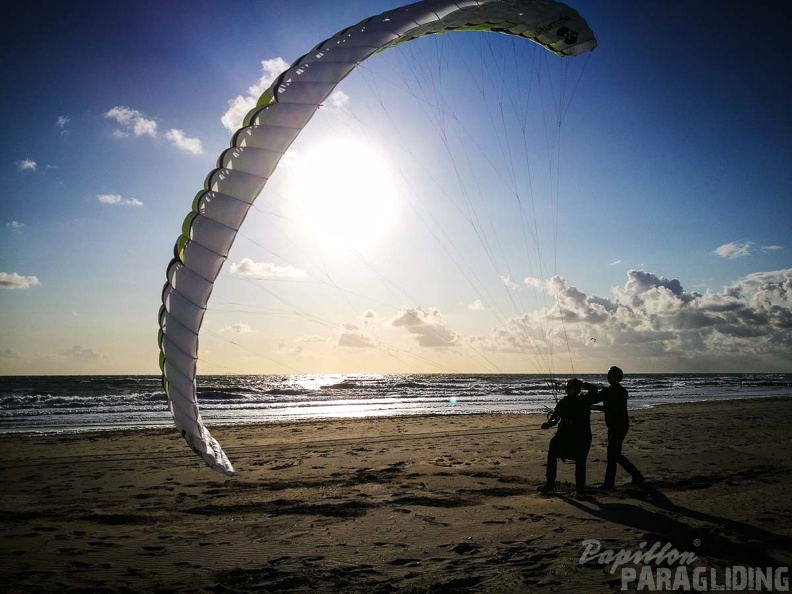 FZ37.17 Zoutelande-Paragliding-211