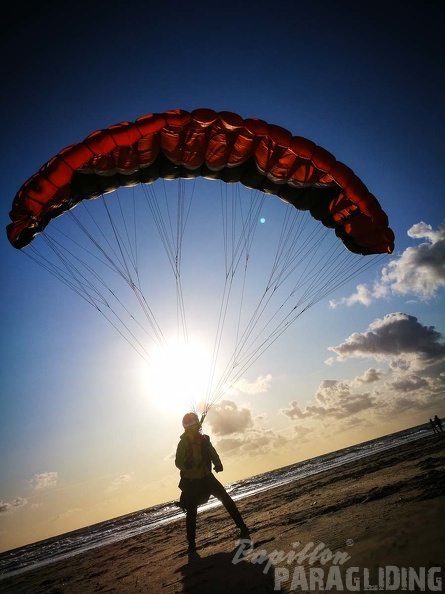 FZ37.17 Zoutelande-Paragliding-227