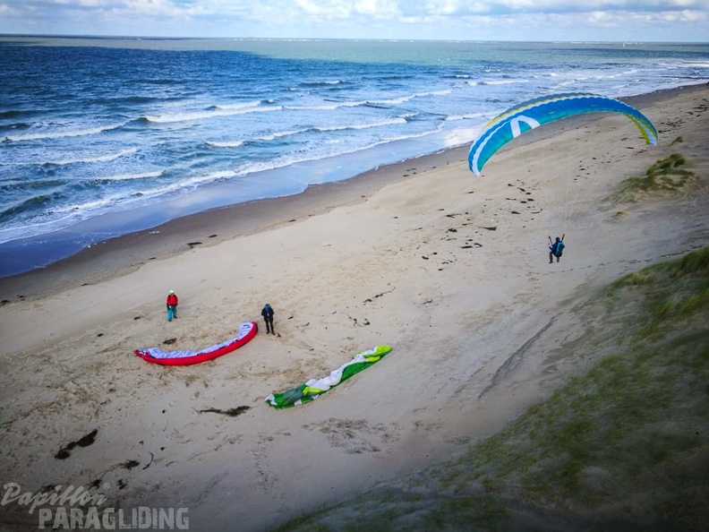FZ37.17 Zoutelande-Paragliding-365