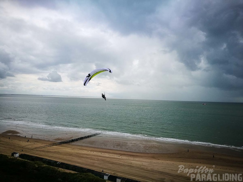 FZ37.17 Zoutelande-Paragliding-448