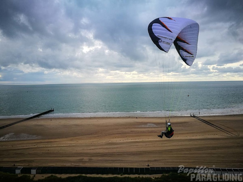 FZ37.17 Zoutelande-Paragliding-531