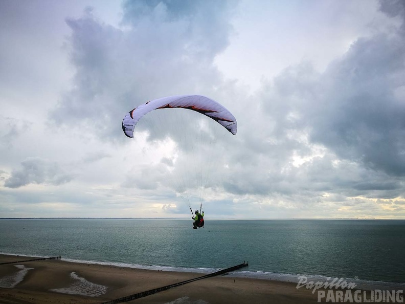 FZ37.17 Zoutelande-Paragliding-534