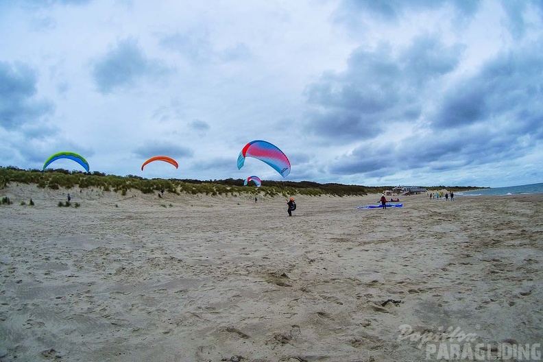 FZ37.18 Zoutelande-Paragliding-122