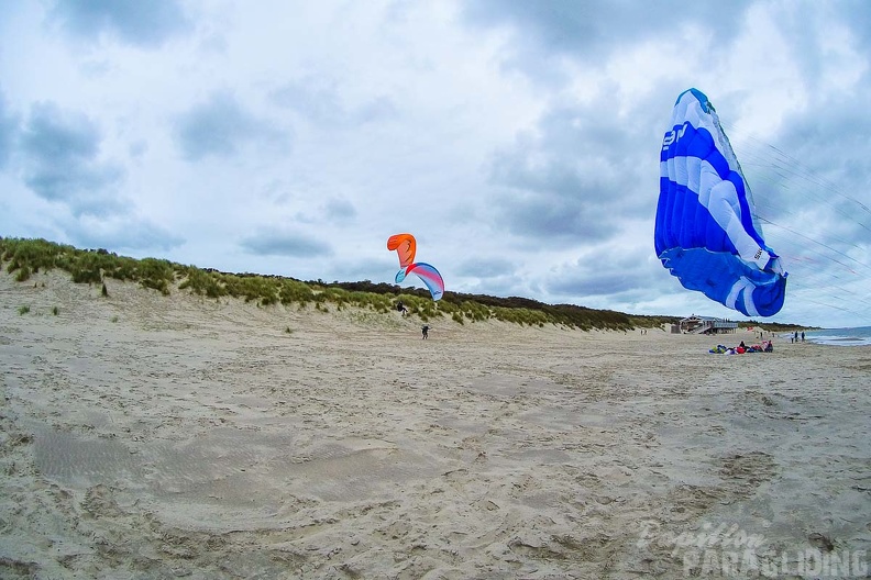 FZ37.18 Zoutelande-Paragliding-135