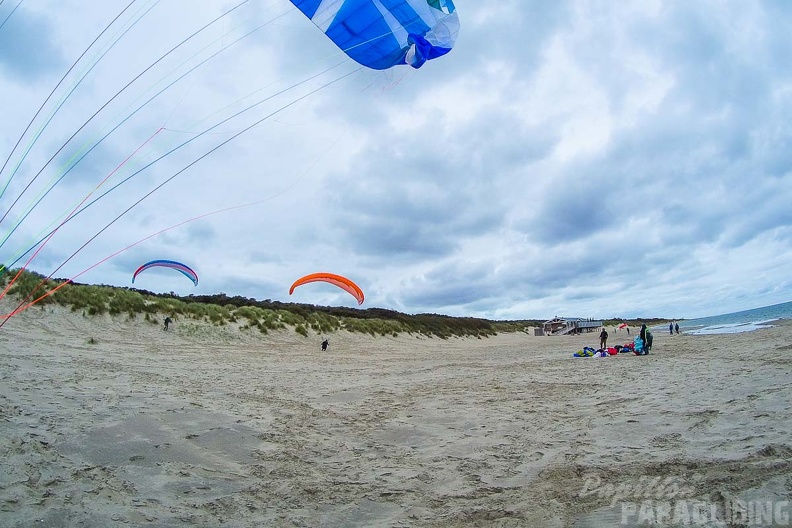 FZ37.18 Zoutelande-Paragliding-147