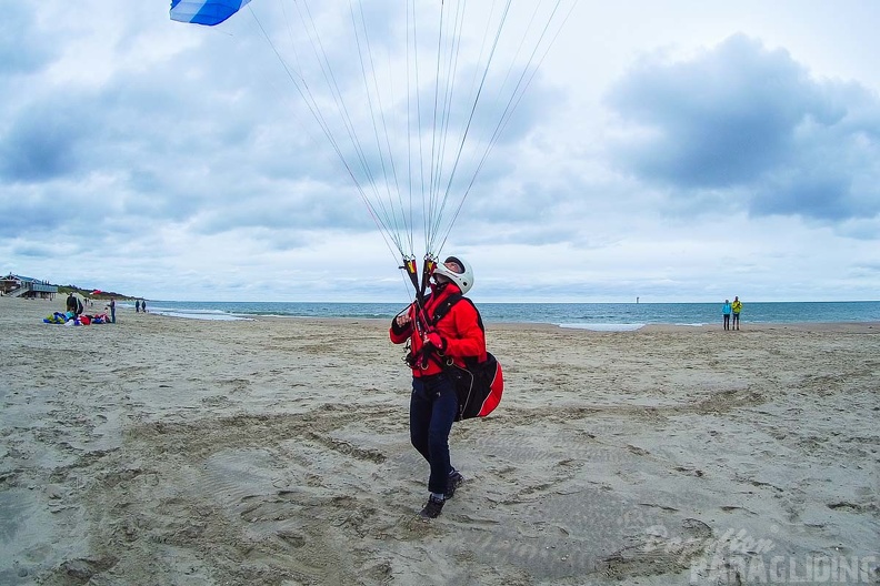 FZ37.18 Zoutelande-Paragliding-152