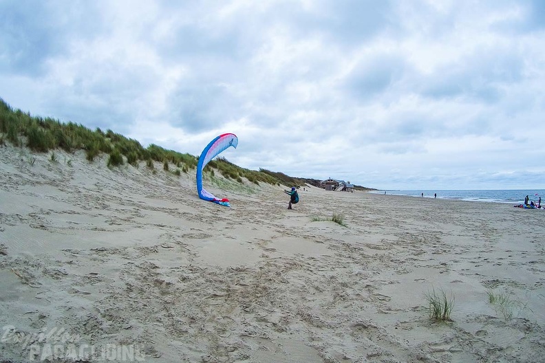 FZ37.18 Zoutelande-Paragliding-163