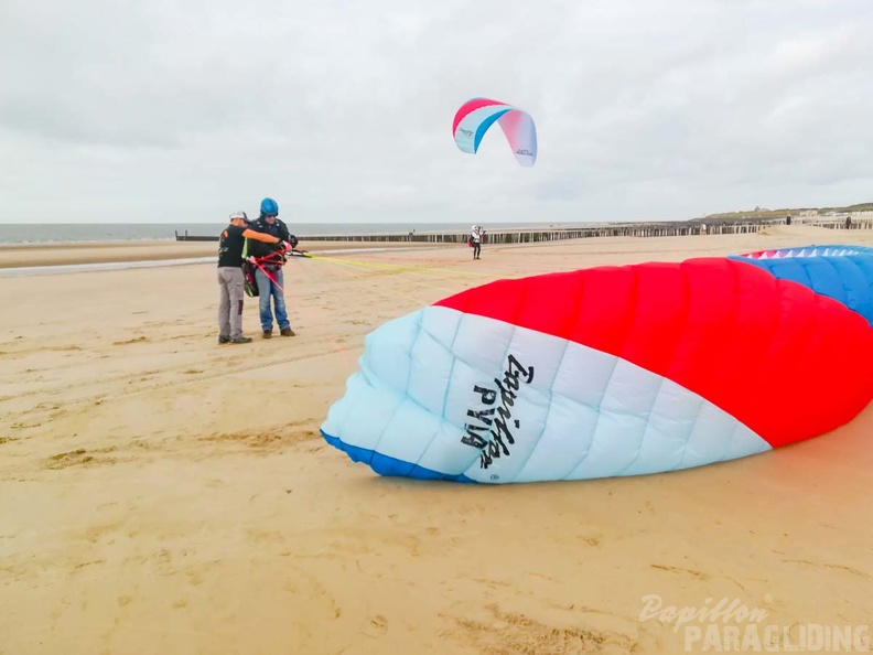 FZ37.18 Zoutelande-Paragliding-193