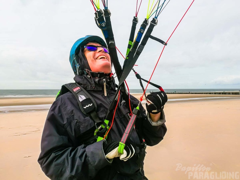 FZ37.18 Zoutelande-Paragliding-205