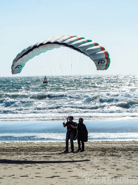 FZ37.18 Zoutelande-Paragliding-259