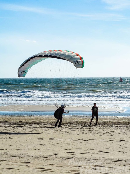 FZ37.18 Zoutelande-Paragliding-283