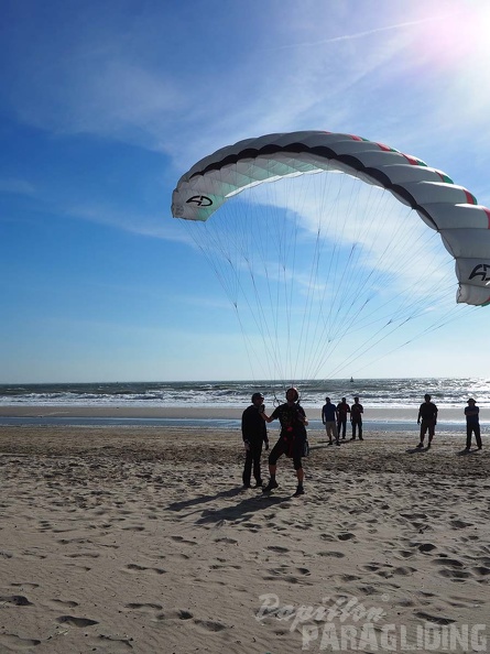 FZ37.18 Zoutelande-Paragliding-288