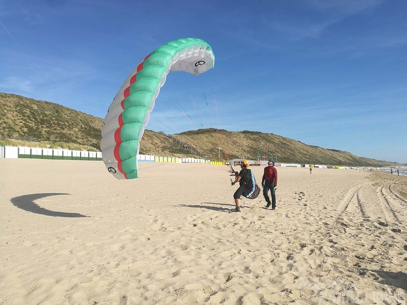 FZ37.18 Zoutelande-Paragliding-299