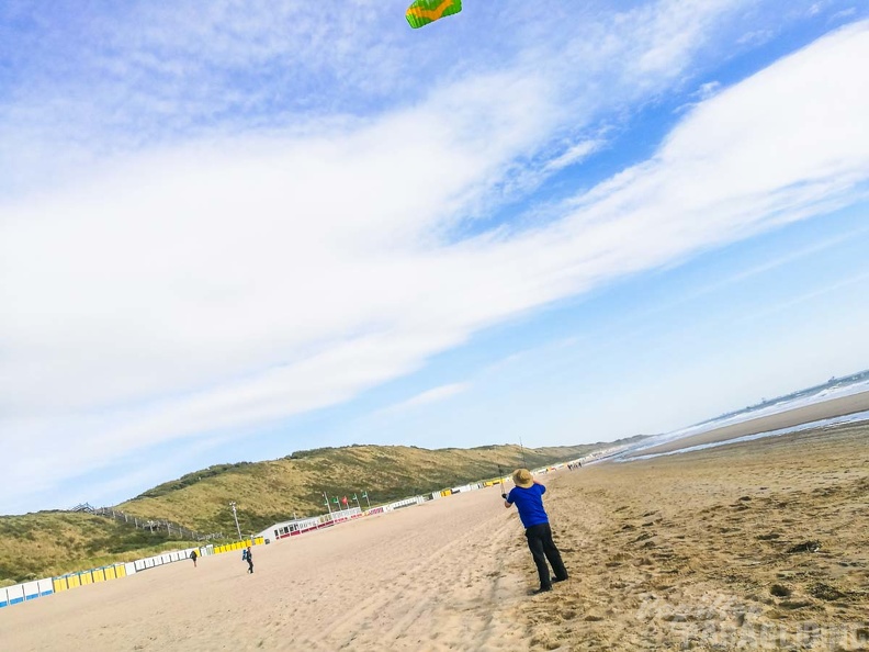 FZ37.18 Zoutelande-Paragliding-325