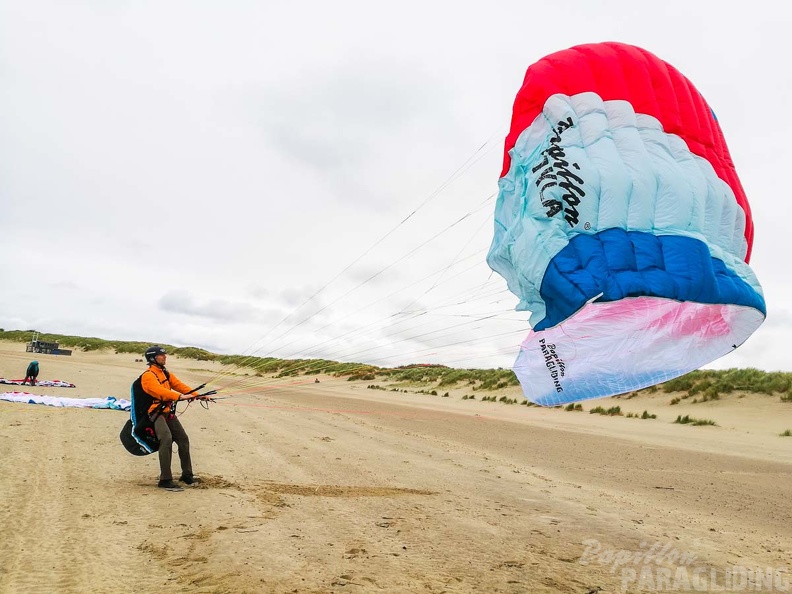 FZ37.18 Zoutelande-Paragliding-338