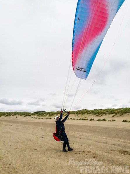 FZ37.18 Zoutelande-Paragliding-345