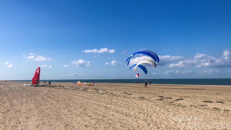 FZ37.18 Zoutelande-Paragliding-387