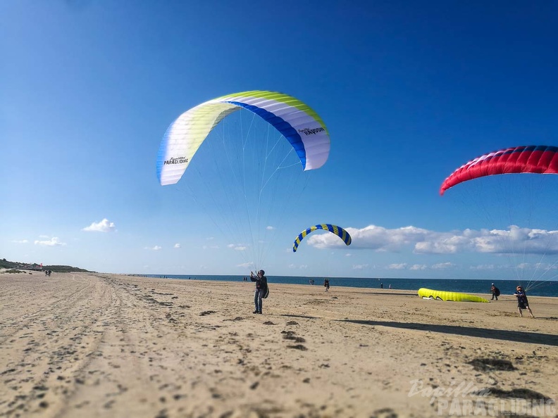 FZ37.18 Zoutelande-Paragliding-426