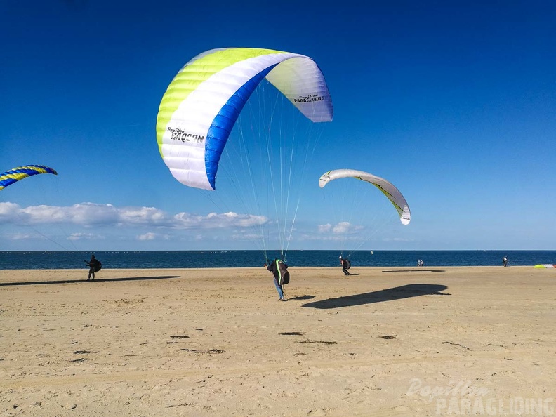 FZ37.18 Zoutelande-Paragliding-430