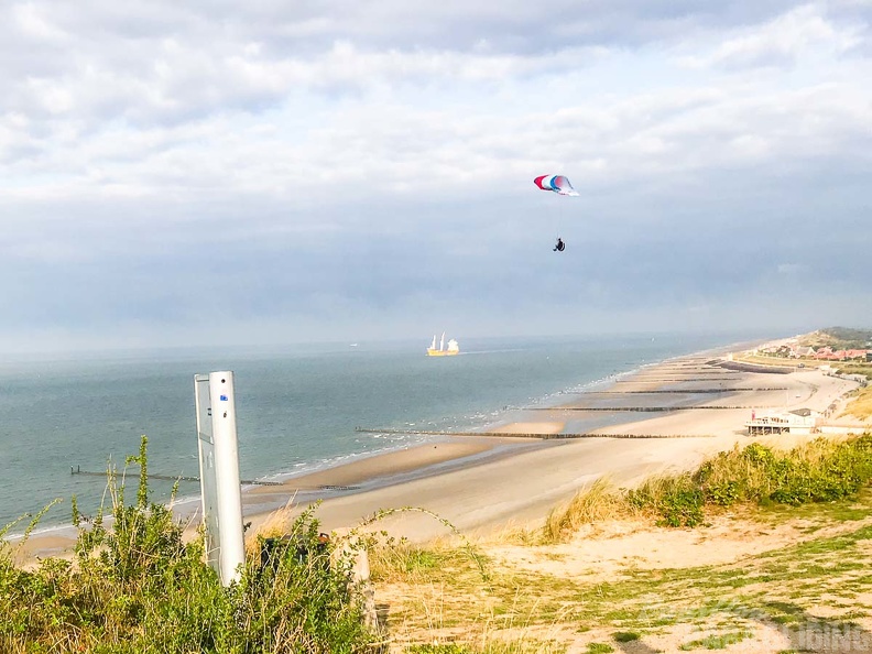 FZ37.18 Zoutelande-Paragliding-518