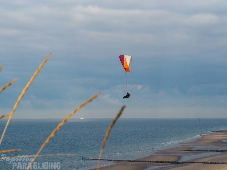 FZ37.18 Zoutelande-Paragliding-523