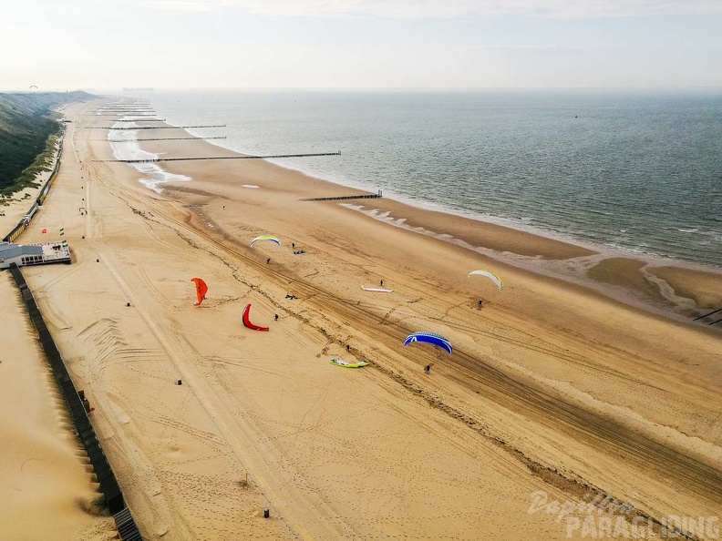 FZ37.18 Zoutelande-Paragliding-558