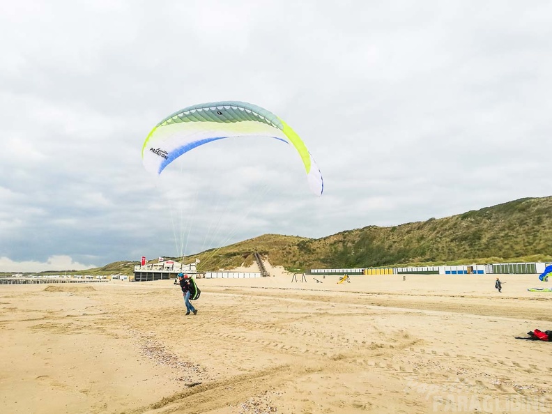 FZ37.18 Zoutelande-Paragliding-609