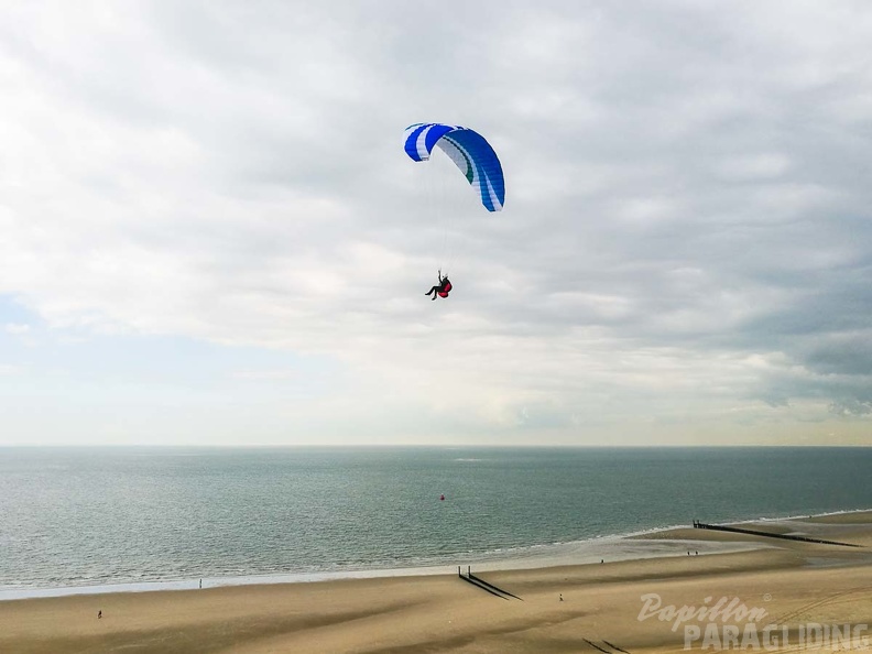 FZ37.18 Zoutelande-Paragliding-614