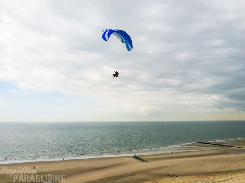 FZ37.18 Zoutelande-Paragliding-615